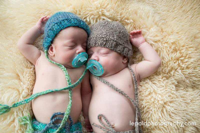 10-Newborn-Twins-LepoldPhotography1